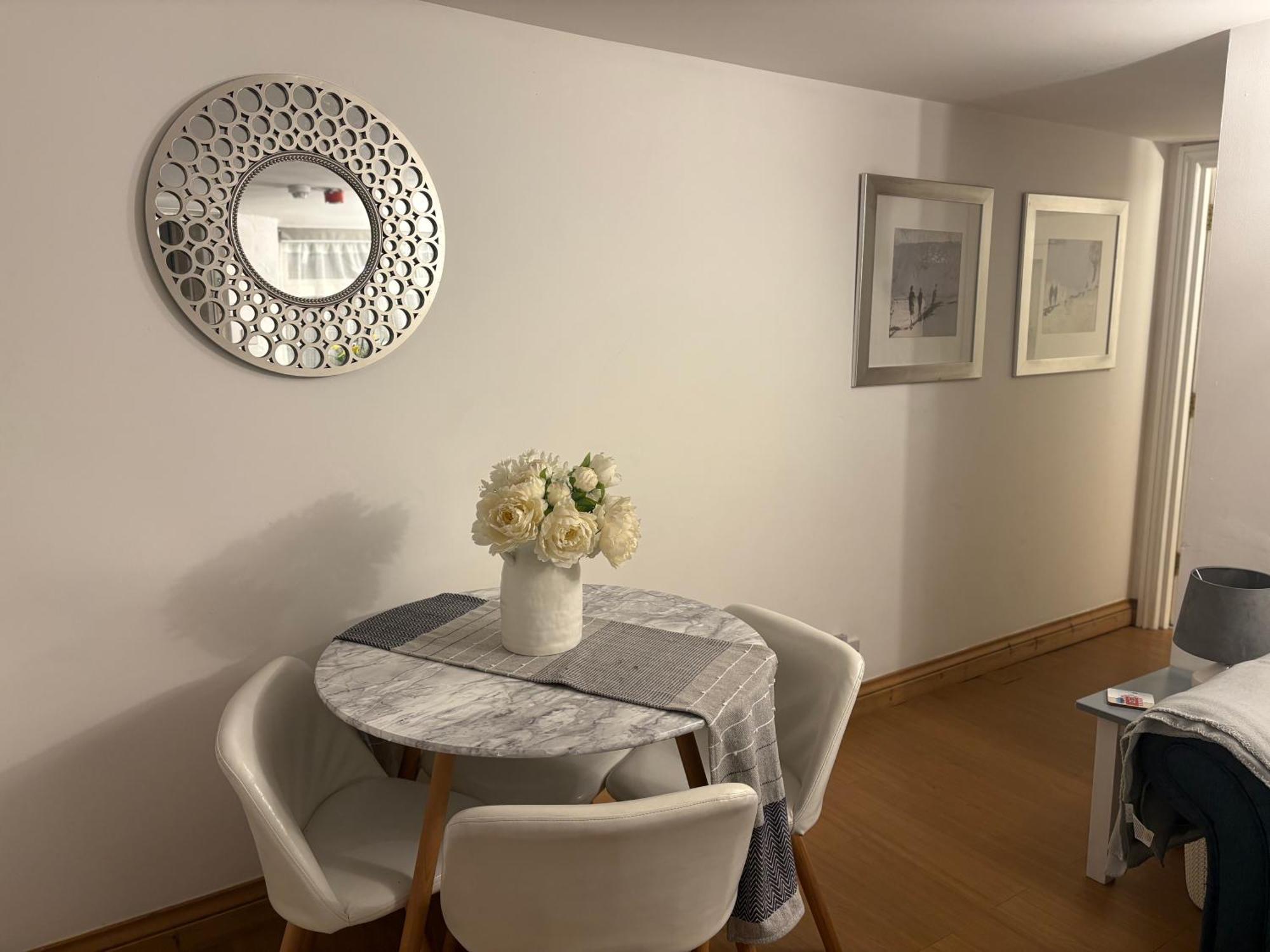 Seaton, Devon, Two Bed Apartment, Just Off The Sea Front. 외부 사진