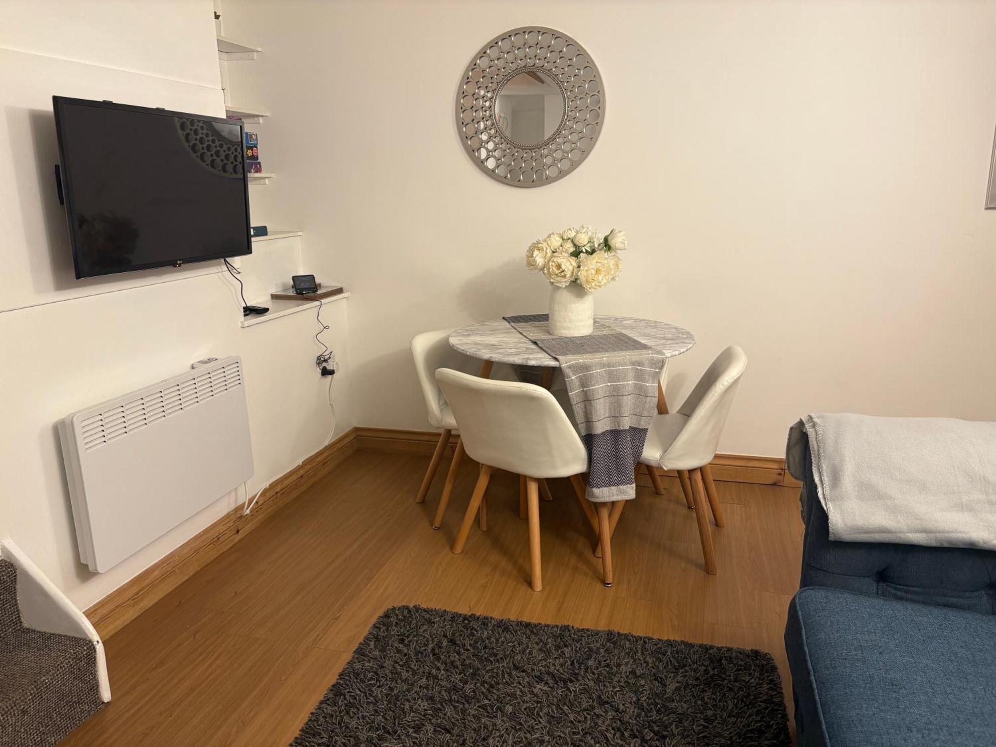 Seaton, Devon, Two Bed Apartment, Just Off The Sea Front. 외부 사진