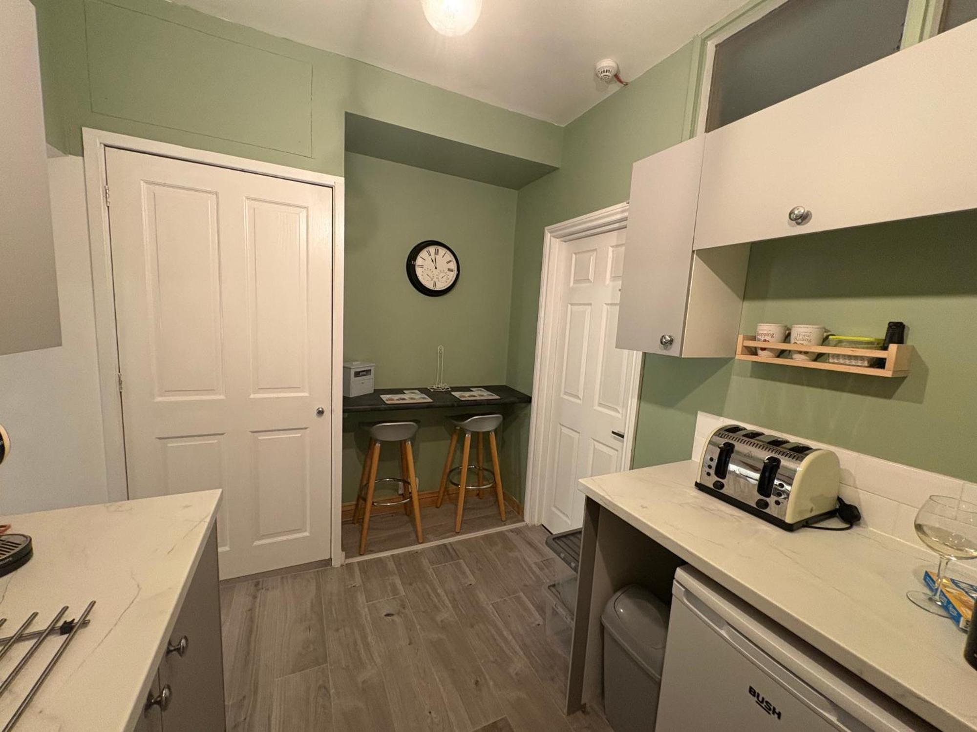 Seaton, Devon, Two Bed Apartment, Just Off The Sea Front. 외부 사진